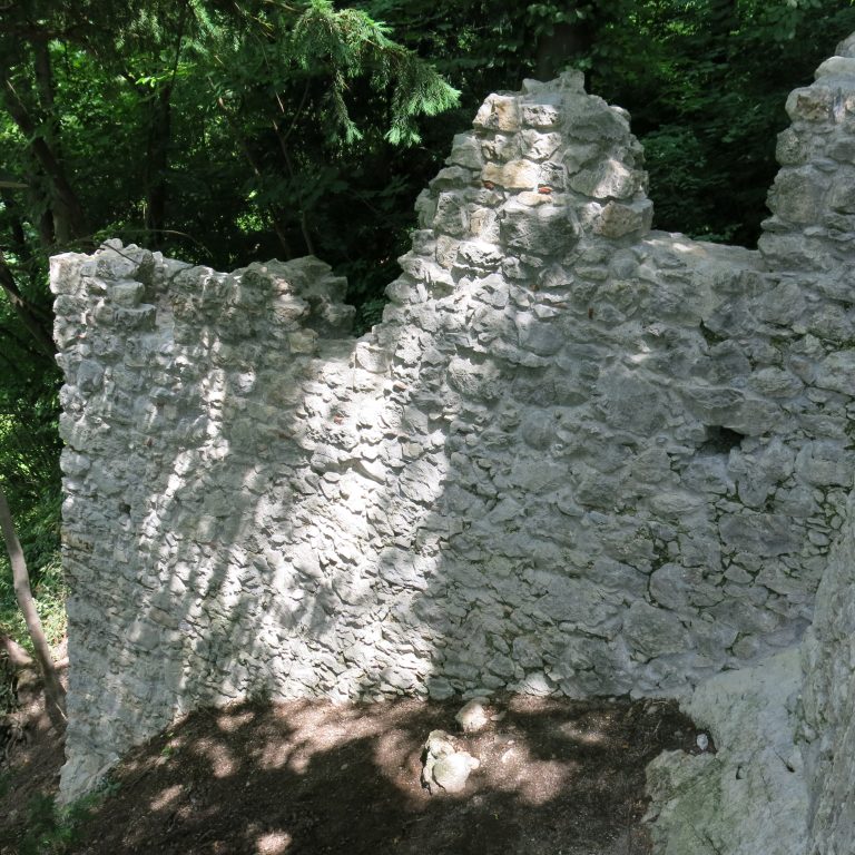 Ende der westlichen Ringmauer nach der Restaurierung