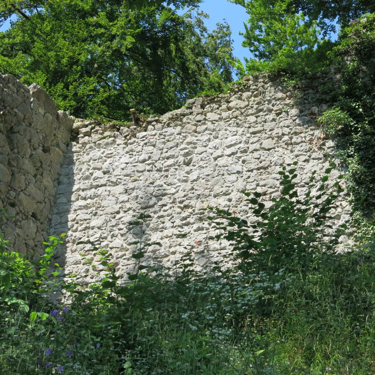 östliche Ringmauer nach der Restaurierung
